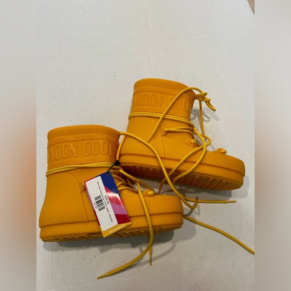Moon Boot Low Rubber Rain Boots Size 37/38 NWT Yellow - Picture 4 of 7